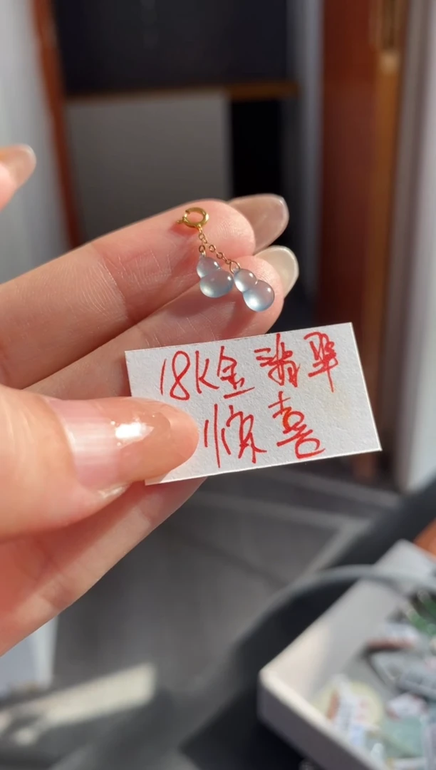 颈饰18K金镶嵌翡翠吊坠