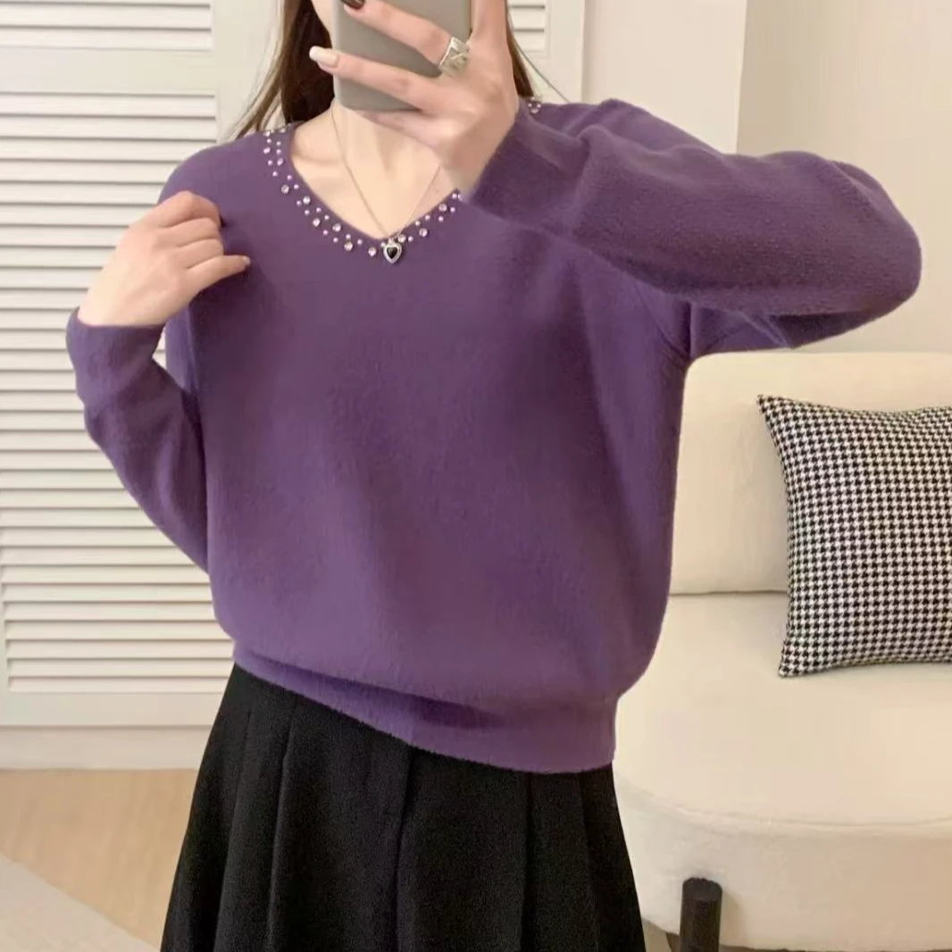 小施家气质显瘦工艺钉钻韩国绒V领上衣86612