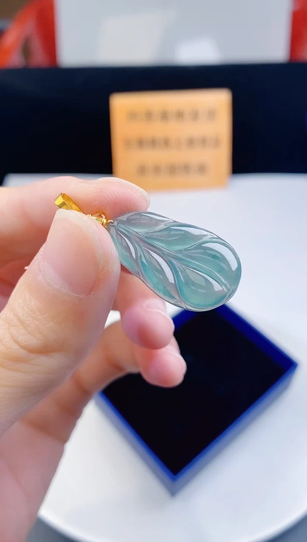 颈饰未镶嵌翡翠·