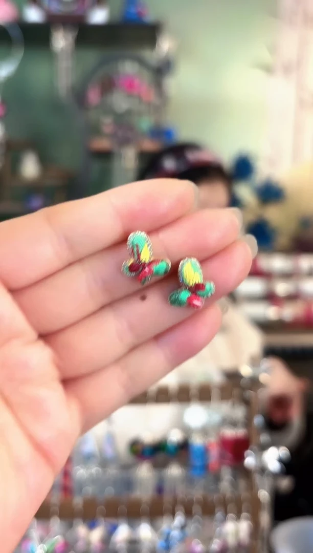 彩云南阁非遗老绣饰品113