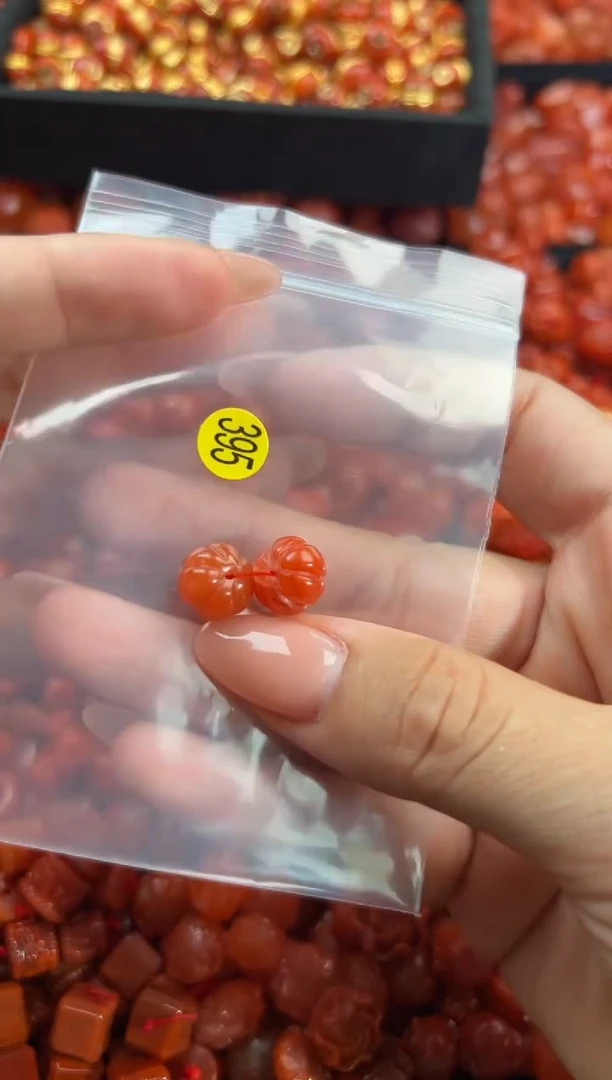南红玛瑙未镶嵌颈饰1