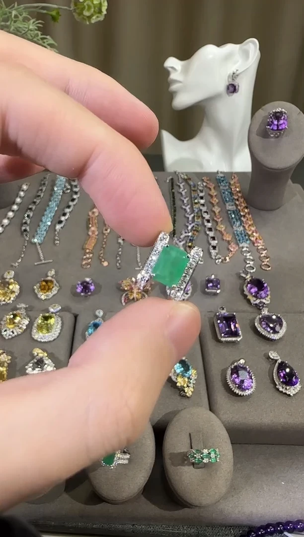 颈饰银S925镶嵌祖母绿10*8mm简约设计款