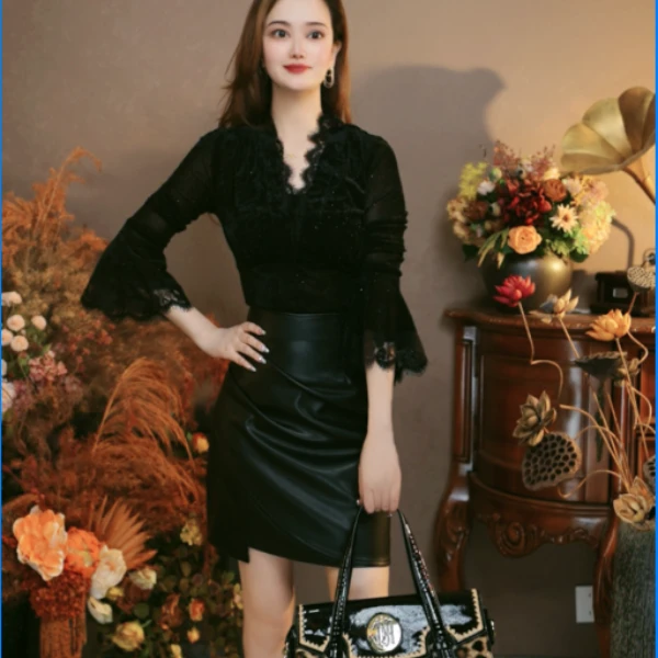 张曼3097法式蕾丝花边拼接V领打底衫女春秋独特漂亮内搭丝绒上衣