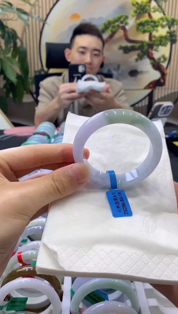 未镶嵌手镯翡翠48000