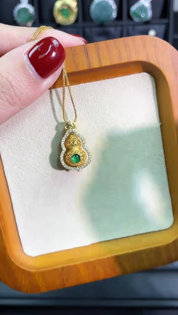 【闪购商品】翡翠吊坠(赠链)未镶嵌葫芦吊坠