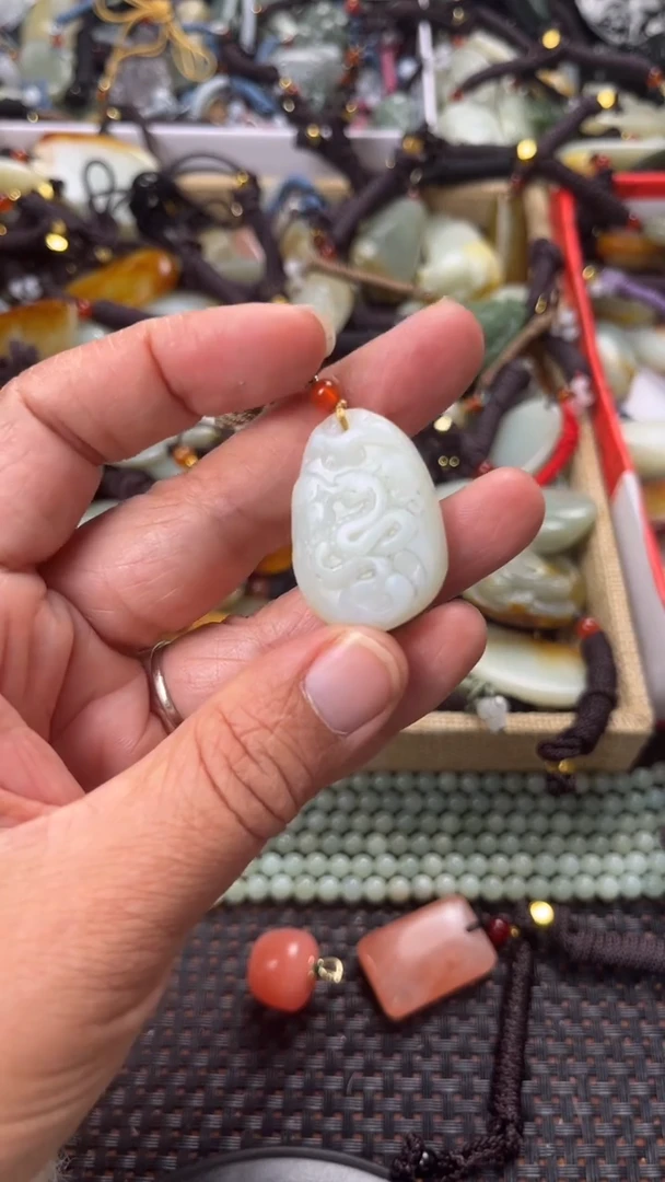 【闪购商品】和田玉颈饰未镶嵌多样性发货没有证书拍一发一有瑕