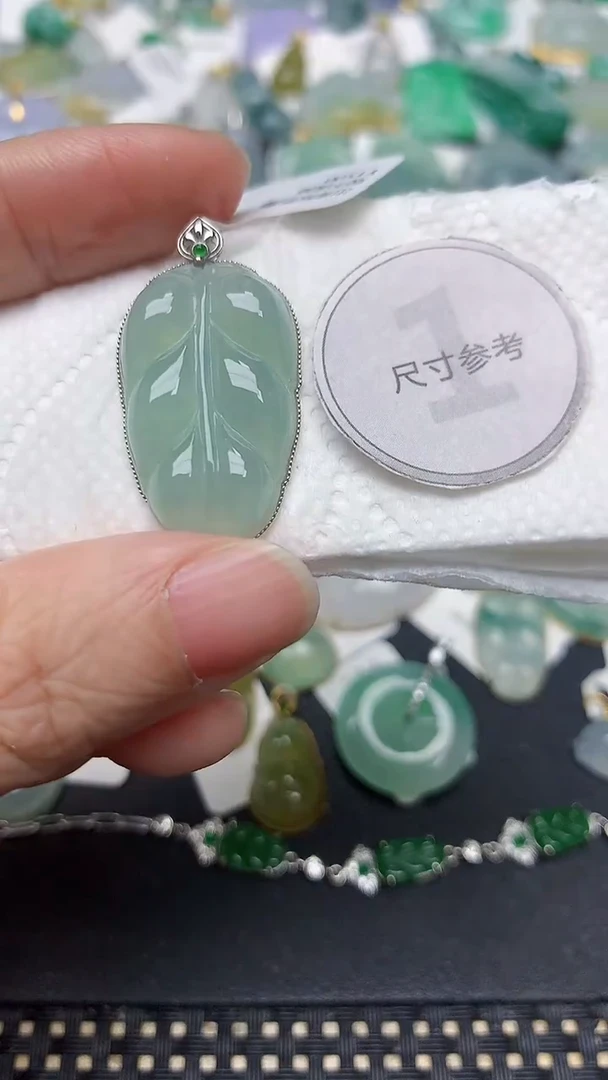 颈饰18K金镶嵌翡翠天然缅甸A货翡翠