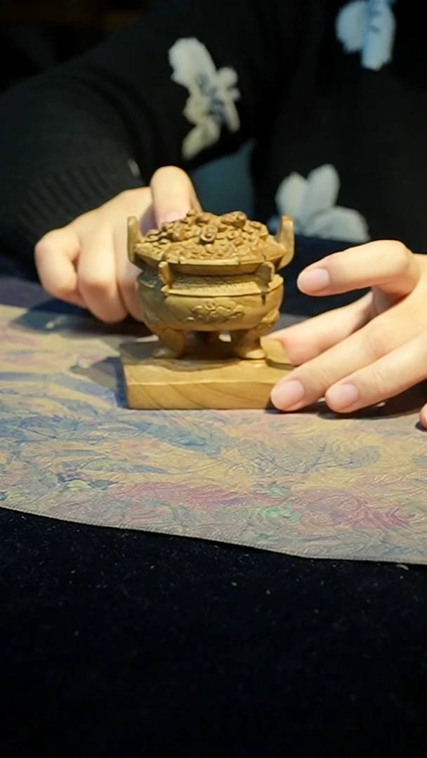 金丝楠水波纹三足小鼎小摆件