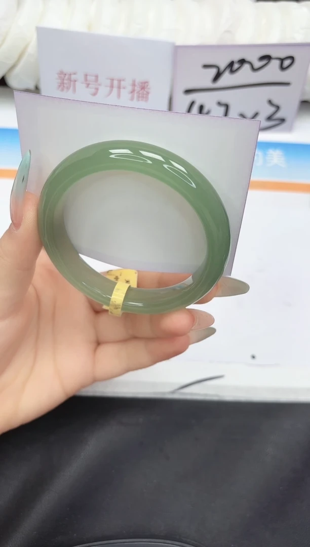 未镶嵌手镯石英质玉122-56