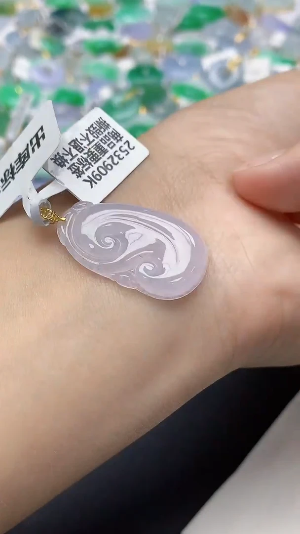 翡翠18K金镶嵌颈饰天然缅甸a货翡翠