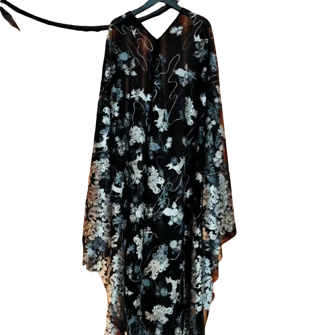 蕾丝刺绣斗篷连衣裙