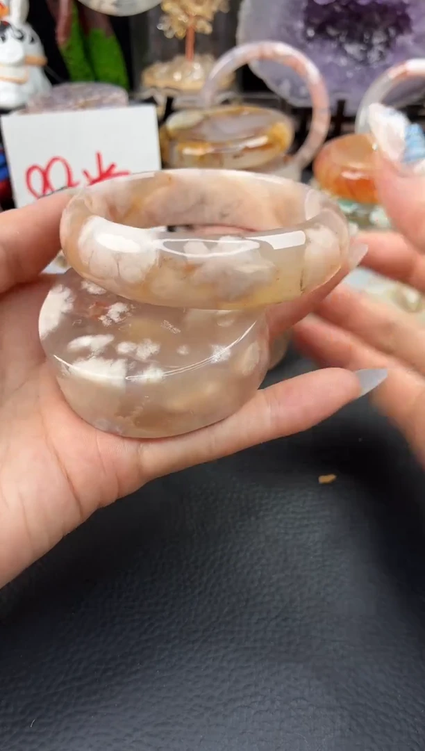 未镶嵌手镯（圆镯）石英质玉56