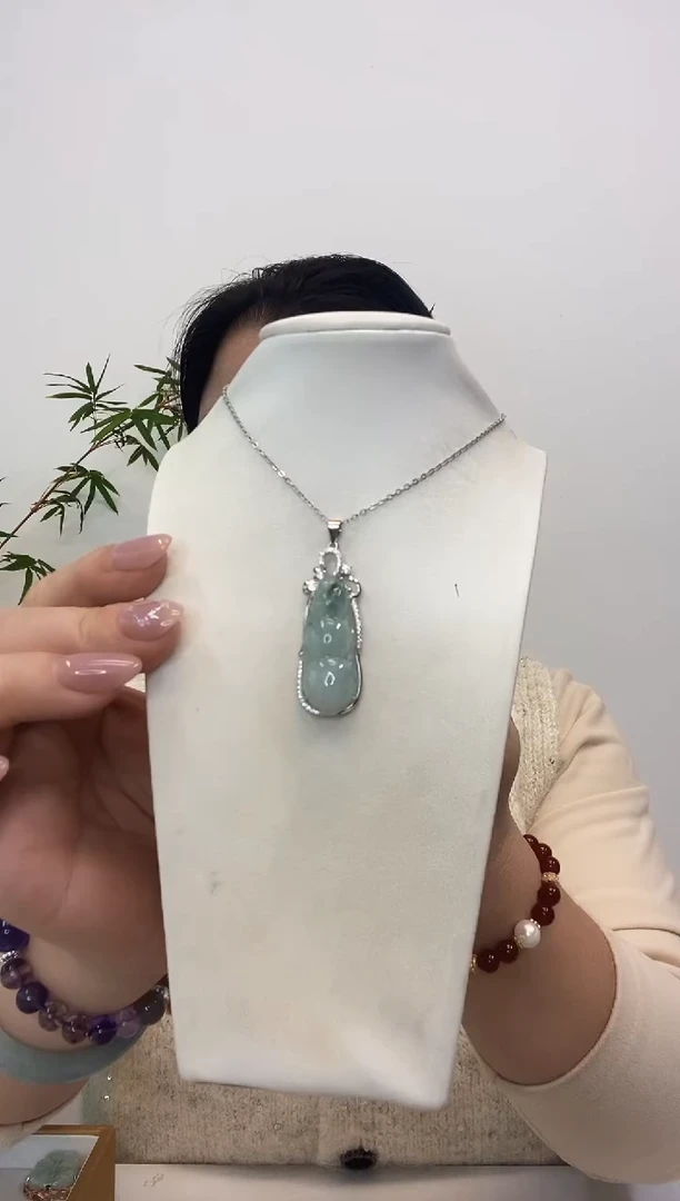 【闪购商品】翡翠吊坠(赠链)银S925镶嵌小福豆