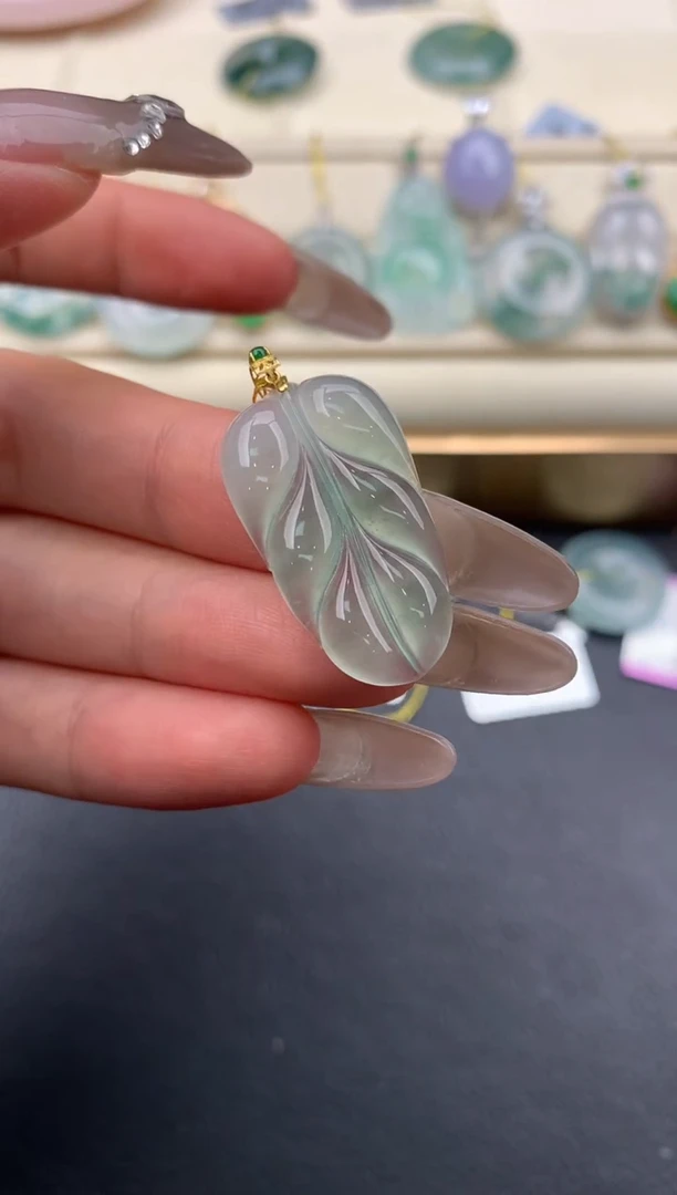 翡翠18K金镶嵌颈饰W502