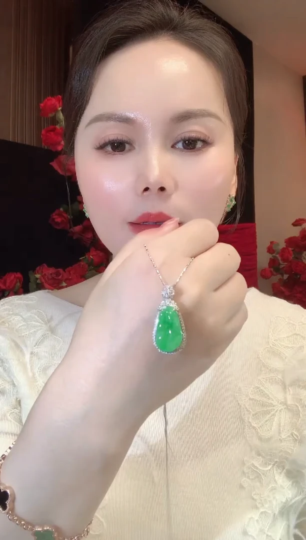 吊坠(不含链)18K金镶嵌翡翠C24