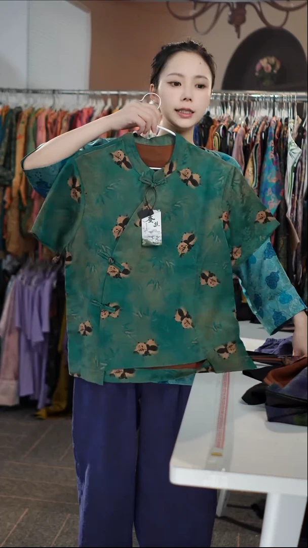 绿熊猫上衣