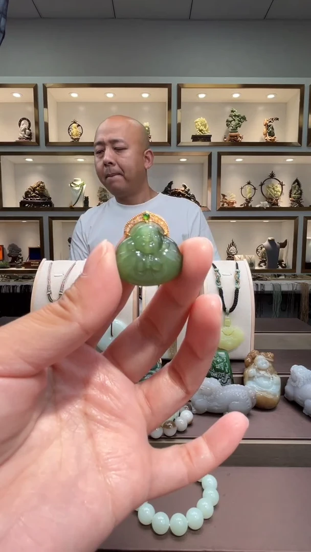 颈饰18K金镶嵌和田玉苏