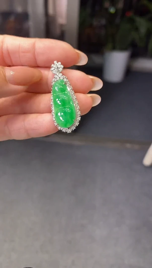 翡翠18K金镶嵌吊坠(不含链)福豆