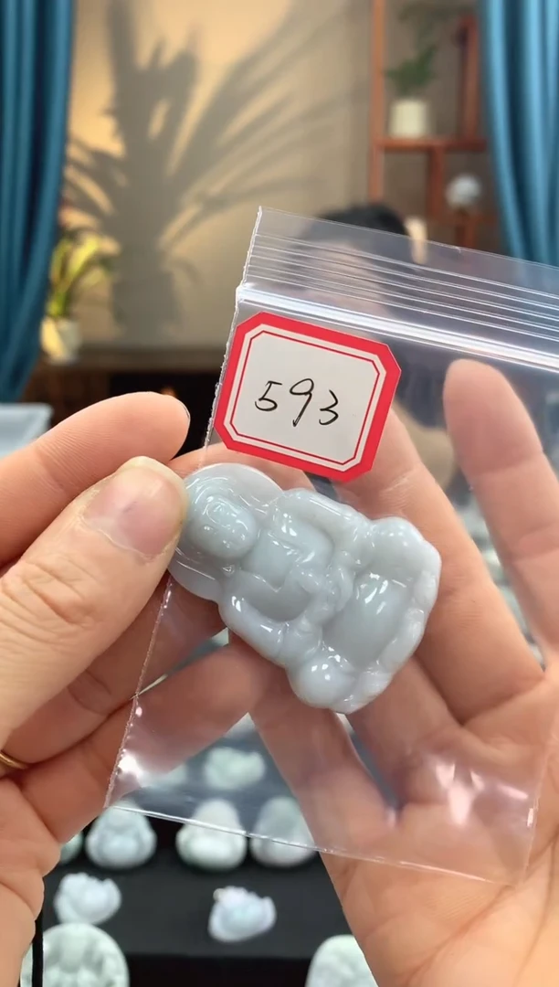 翡翠未镶嵌颈饰观音593