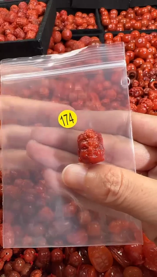 颈饰未镶嵌南红玛瑙1