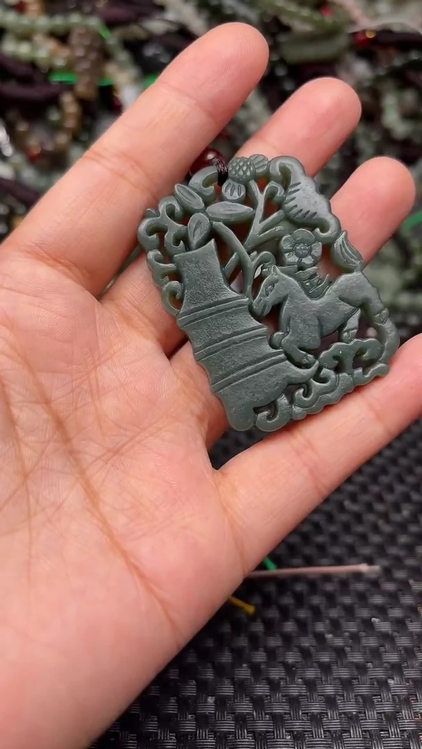 颈饰未镶嵌和田玉1