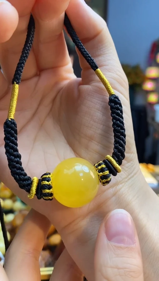 未镶嵌颈饰琥珀吊坠