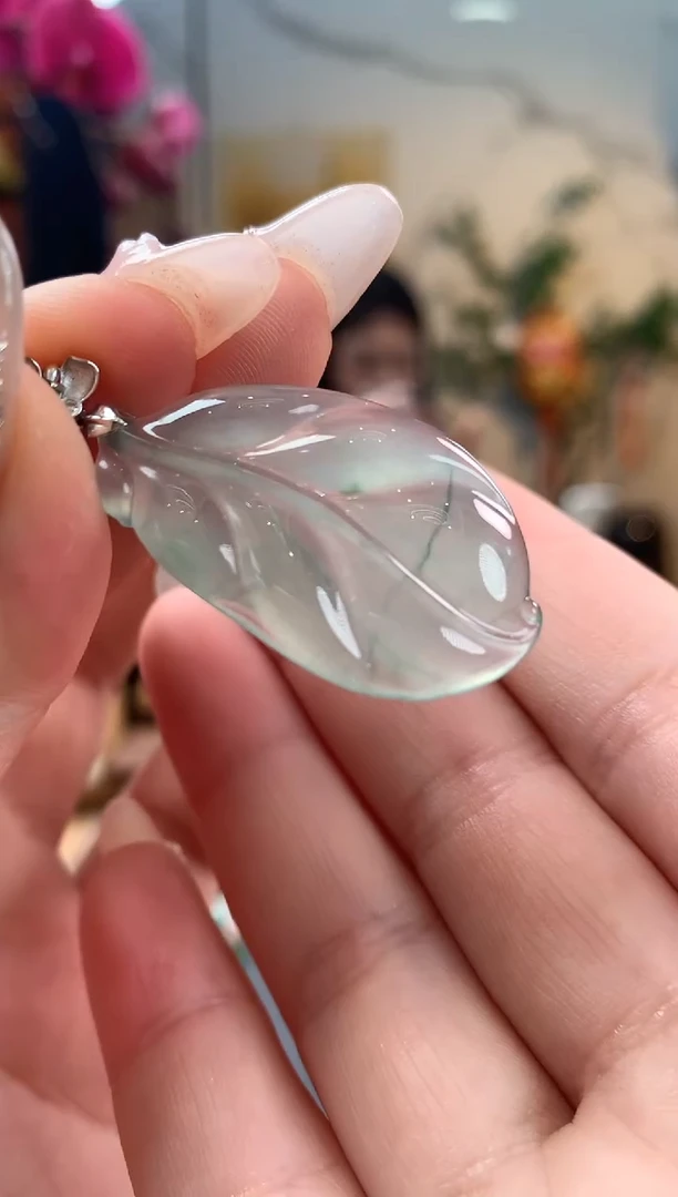 【闪购商品】翡翠吊坠(不含链)18K金镶嵌叶子