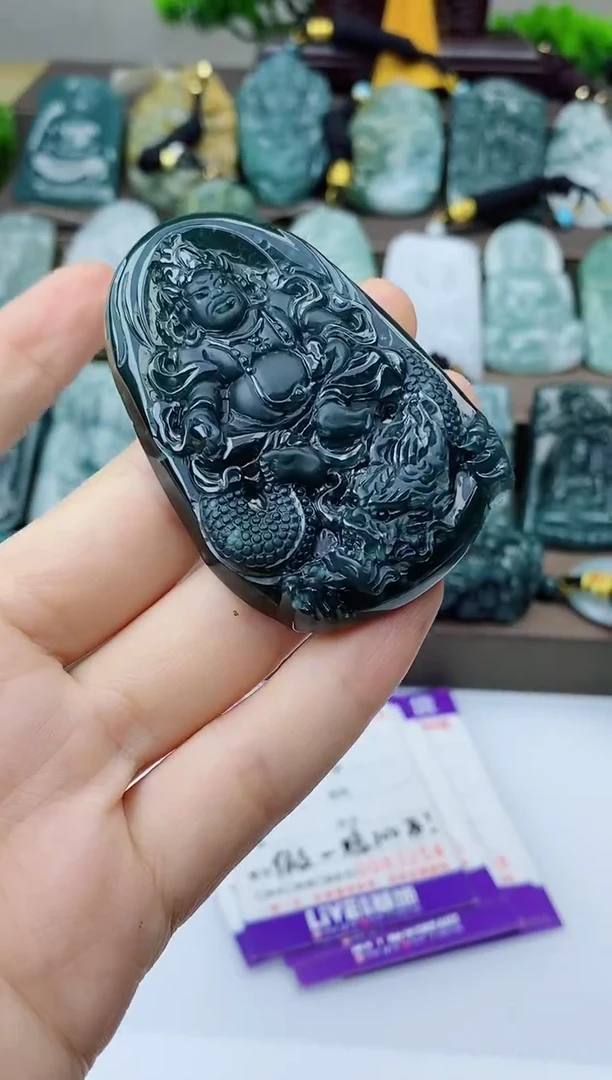 翡翠未镶嵌颈饰