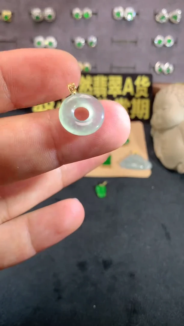 翡翠18K金镶嵌颈饰天然翡翠A货.源头工厂价福利价