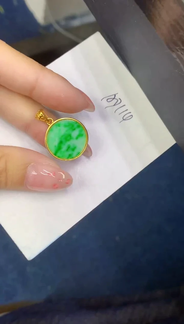 翡翠未镶嵌颈饰缅甸天然翡翠A货