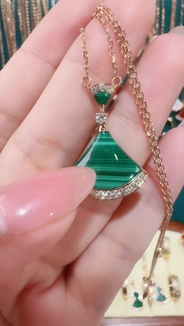 【闪购商品】钻石套链18K金镶嵌绿色裙子套链