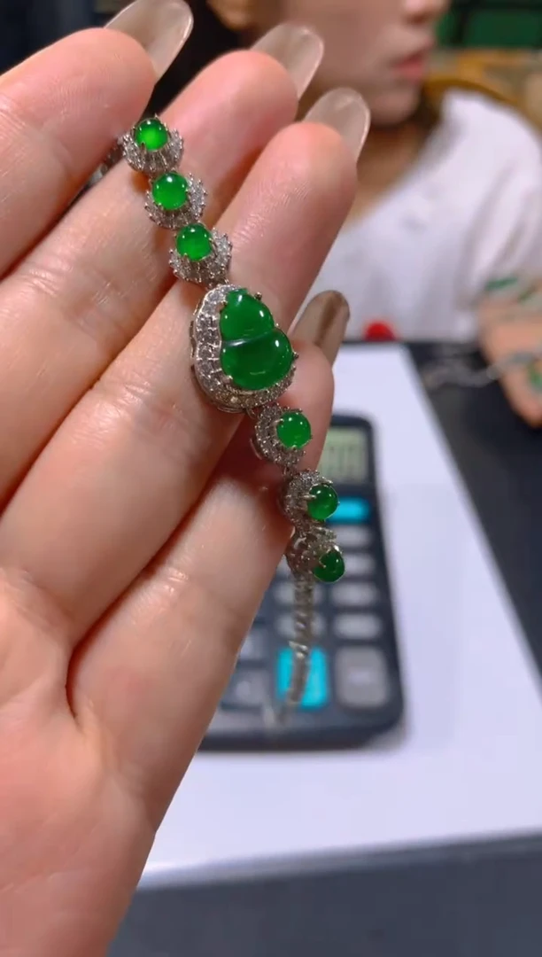 未镶嵌翡翠耳饰多样性发一