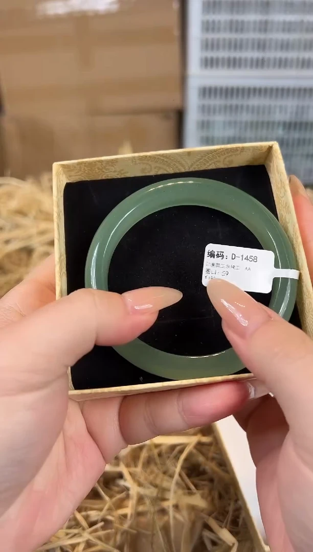 未镶嵌手镯石英质玉D1459