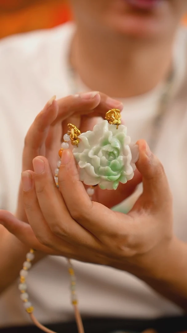 翡翠未镶嵌颈饰24小时内发货质保A货