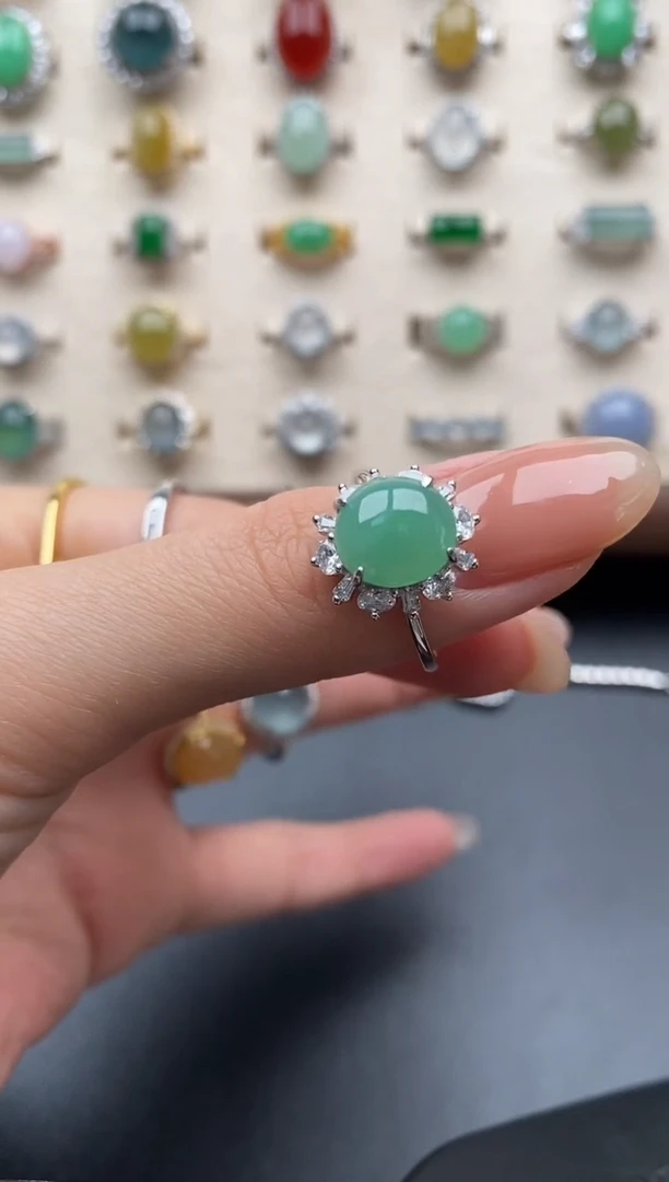 银S925镶嵌戒指翡翠一物一证一礼盒有纹