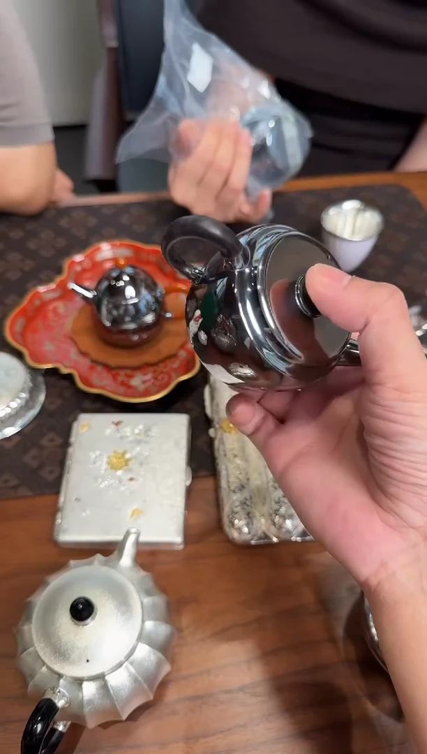 -呆坐 玄紫手敲镜面德馨壶