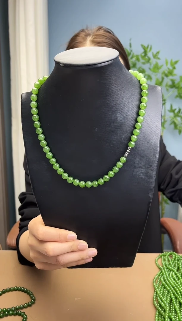 项链未镶嵌和田玉（碧玉）碧玉8mm阳绿妈妈链 有黑点