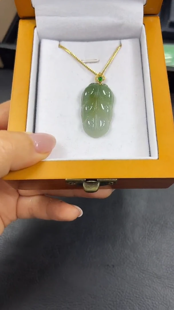 翡翠挂件18K金镶嵌叶子 不含链