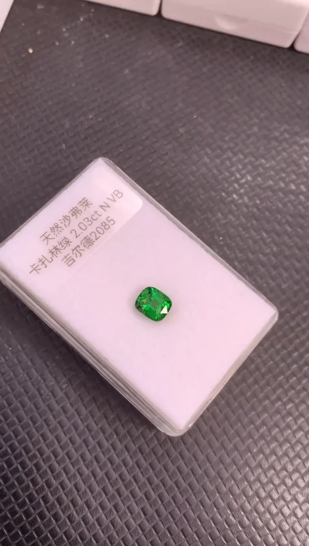 未镶嵌裸石石榴石（沙弗莱）天然沙弗莱