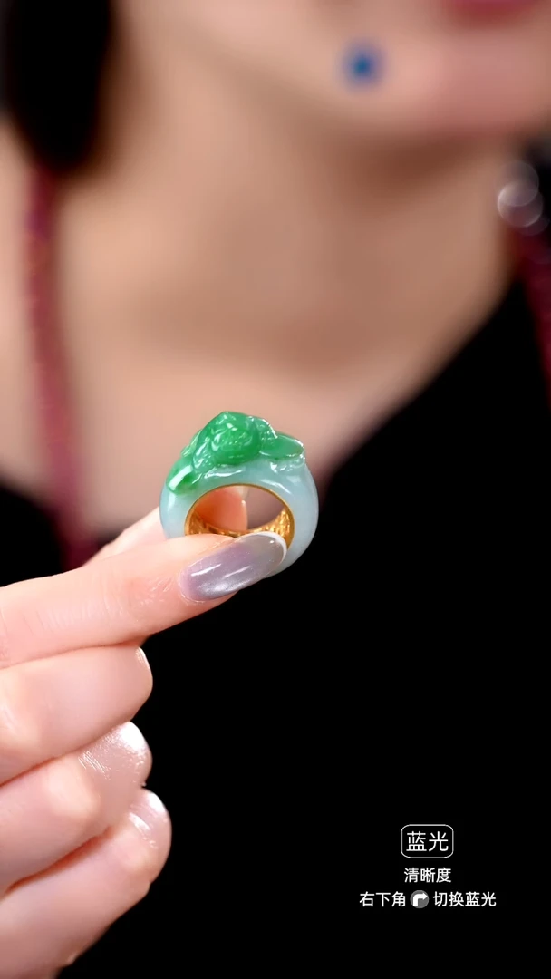 颈饰未镶嵌翡翠父**山戒指