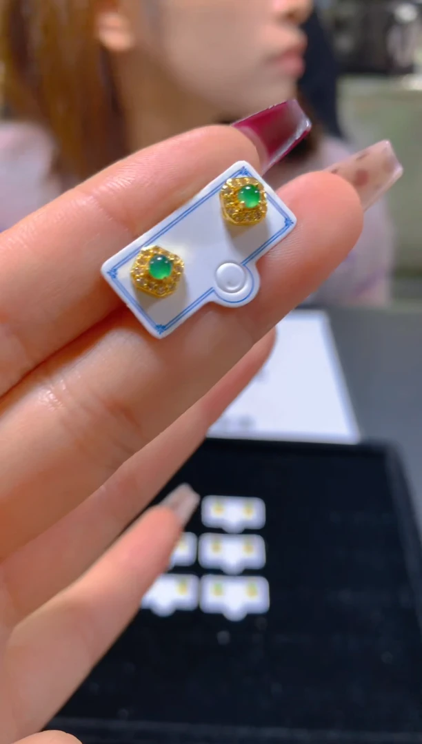 未镶嵌翡翠耳饰多样性发一