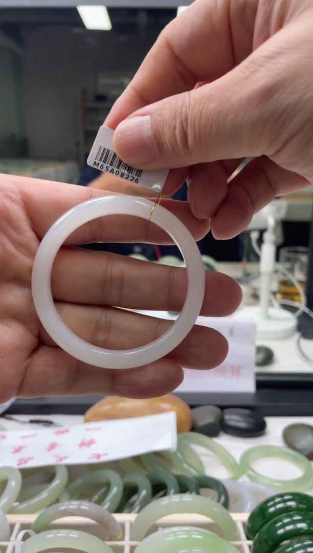 【闪购商品】和田玉手镯未镶嵌50-52圈口8226