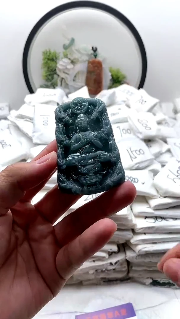 颈饰未镶嵌翡翠大势至
