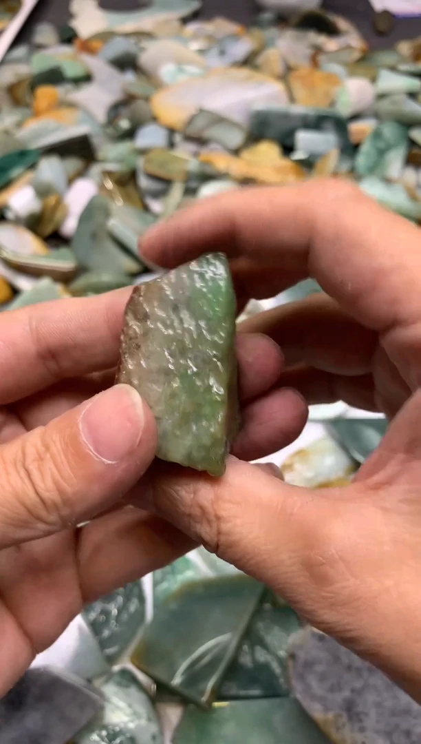 【闪购商品】翡翠颈饰未镶嵌天然翡翠A货