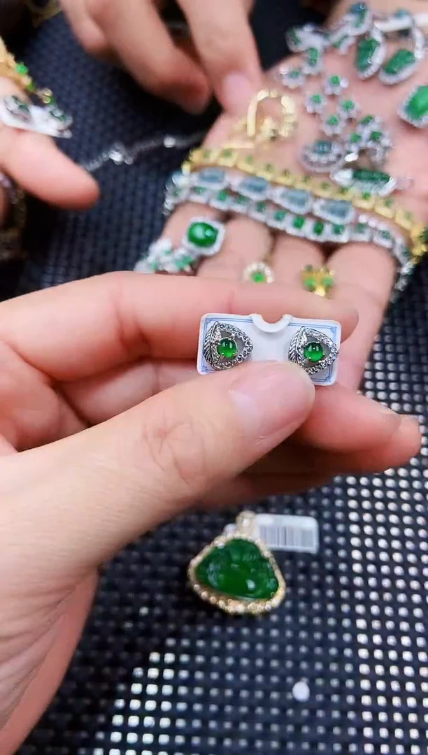 【闪购商品】翡翠耳饰未镶嵌11111111