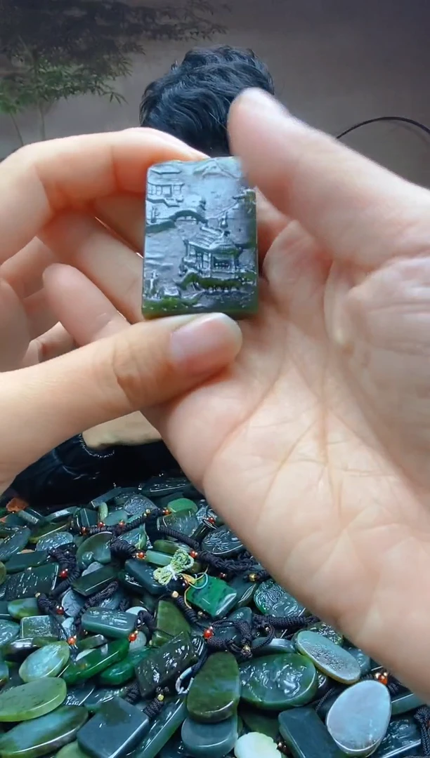 颈饰未镶嵌和田玉1