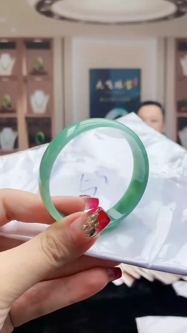 【闪购商品】翡翠手镯未镶嵌    5H1-4143