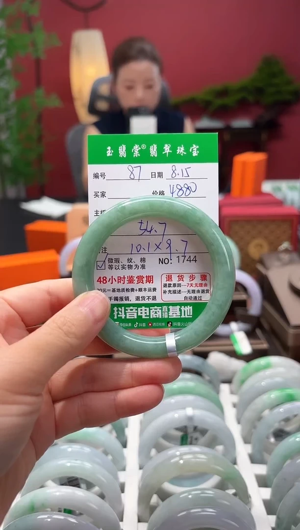 翡翠手镯未镶嵌翡翠87