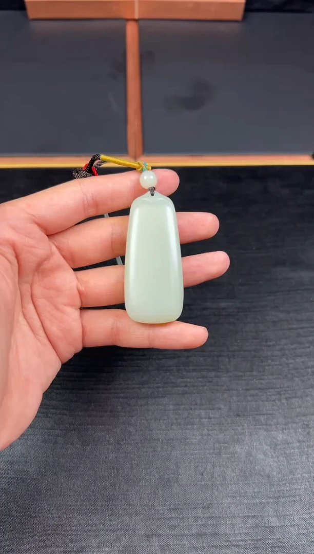 【闪购商品】和田玉吊坠(赠链)未镶嵌且末微色差迪克兰