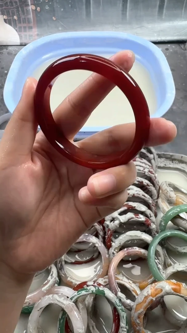 石英质玉手镯未镶嵌18